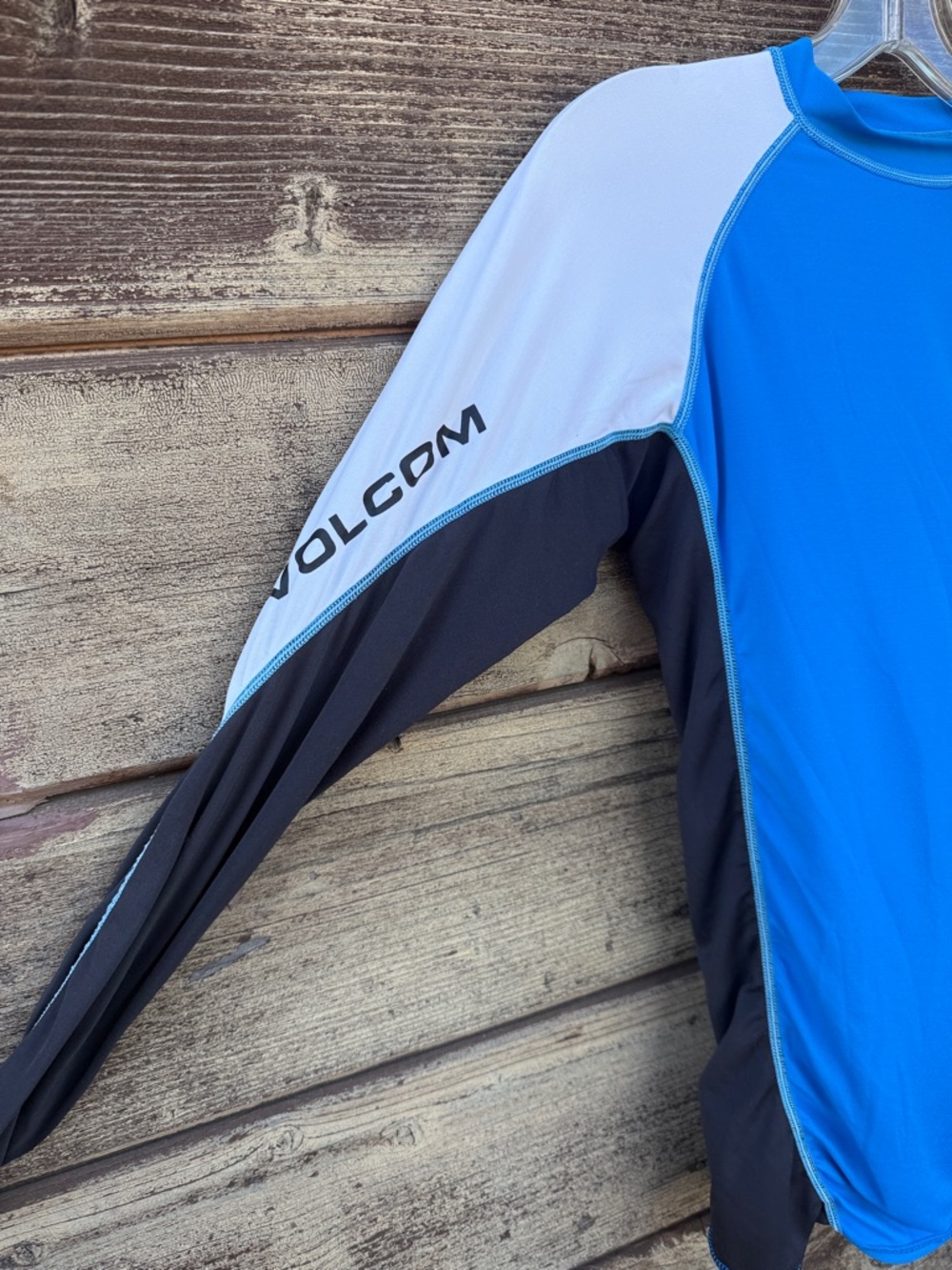 Volcom Rash guard - Picture 5 of 16